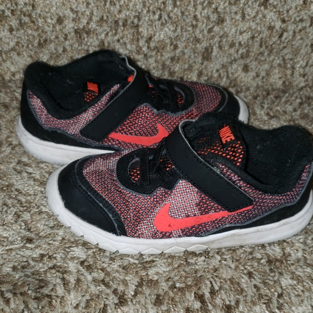 Nikes size 10C